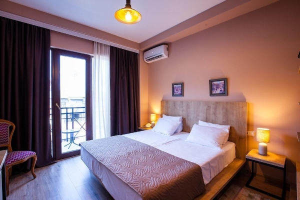 Hotel N16 (P'eria)